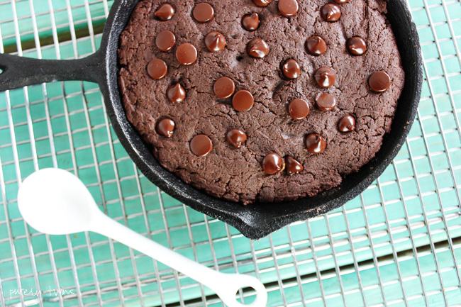 SUPER-healthy-chocolately-rich-protein-paleo-egg-free-skillet-brownie-for-one-purelytwins