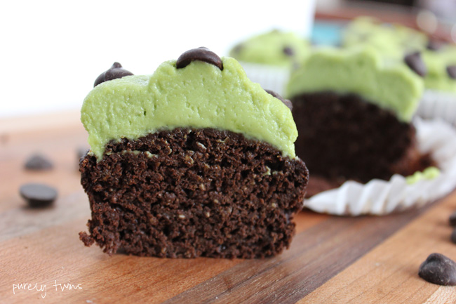 gluten-free-grain-free-chocolate-cupcakes-using-essential-oils