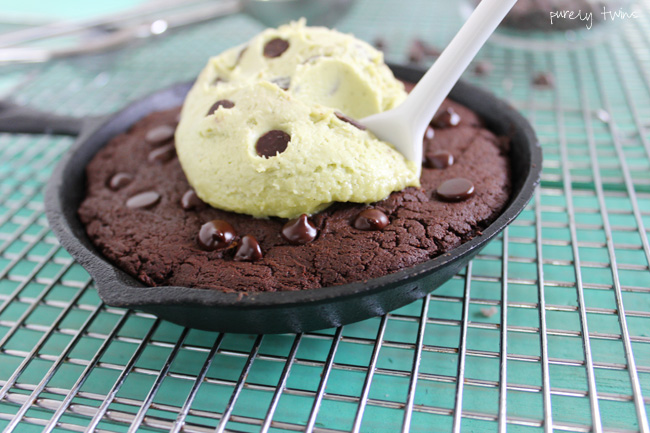 quick-easy-6-ingredient-single-serving-grain-free-mint-chocolate-skillet-brownies-with-mint-ice-cream-purelytwins