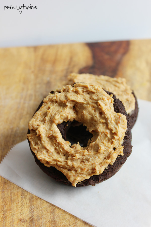 Simple 5 ingredient peanut butter chocolate baked healthy #grainfree #vegan donuts Made without sugar. Peanut butter frosting. Serves 1 or 2. Purelytwins.com