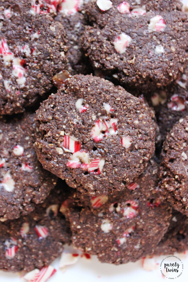 Healthy chocolate candy cane cookies. Holiday cookie recipe that is FREE of gluten, grains, dairy, eggs, and sugar. 