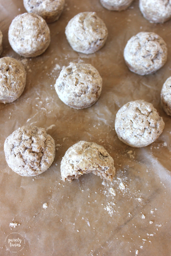 So unbelievably good. Protein powdered sugar gluten-free grain-free donut holes baked not fried. Super delicious. Made in 15 minutes. Gluten-free breakfast donut recipe made easy!