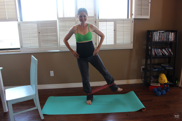 30-weeks-pregnant-working-out-fit-mom-diastasis