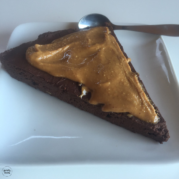 Flourless plantain brownie with peanut butter