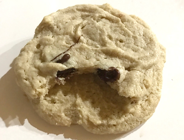 Easy grain free paleo cashew chocolate chip cookie