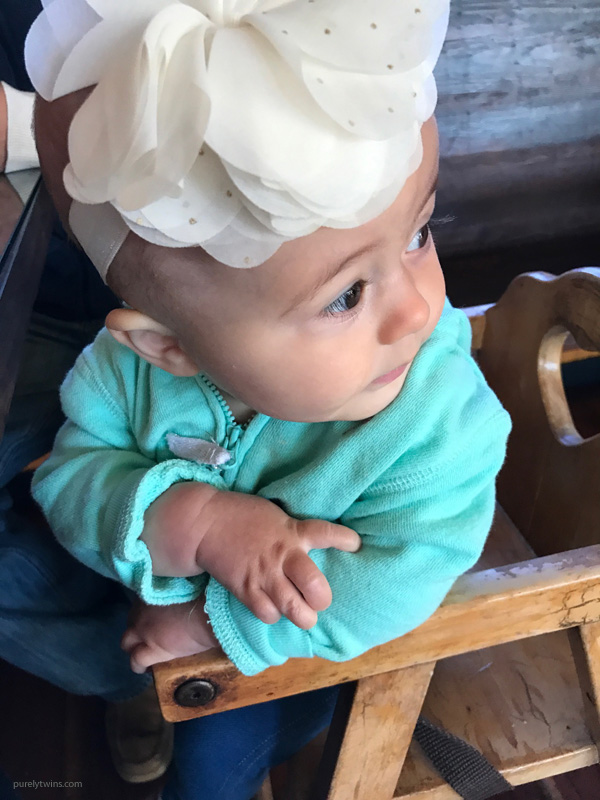 7 month old baby girl and her bow
