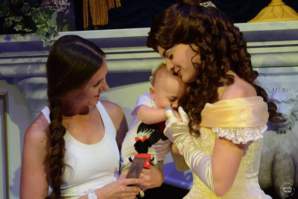 baby girl meeting belle disney princess